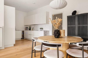 Dinbnb Apartments I Luxury with Views & Parking